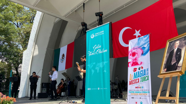 Meksikalı müzikseverler Türkçe konserde bir araya geldi